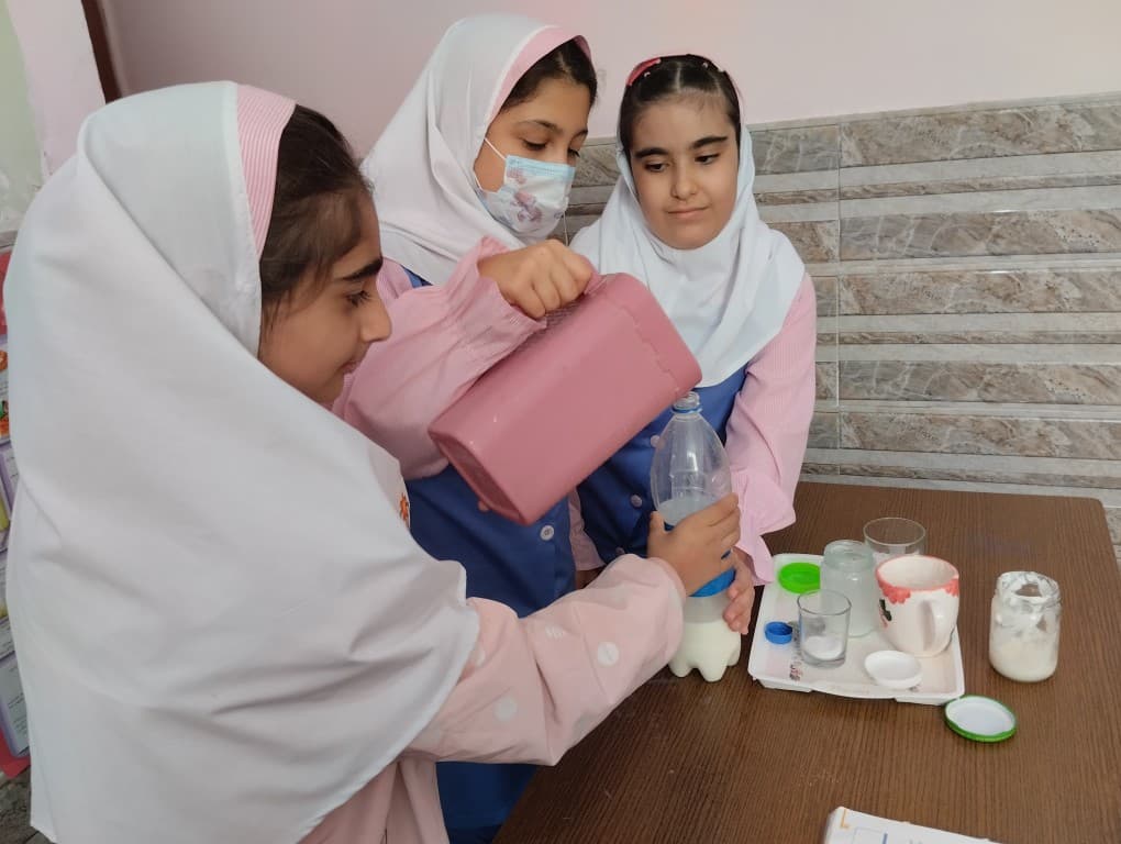 انجام فعالیت علوم ساخت دوغ گاز دار????????پایه پنجم