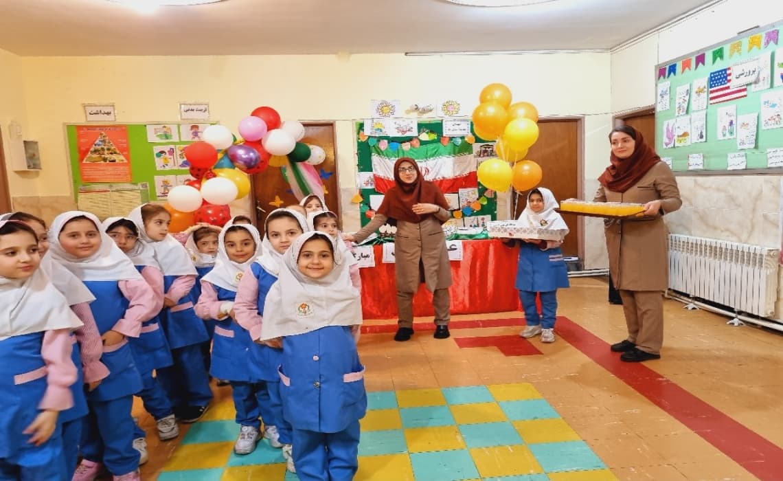 برپایی ایستگاه صلواتی به مناسبت عید مبعث تسط دانش آموزان پایه چهارم