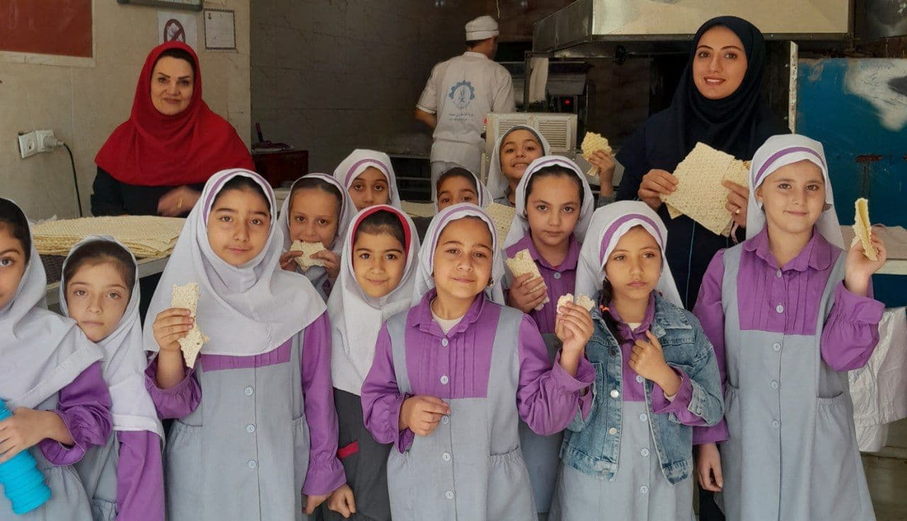 بازدید علمی دانش آموزان پایه دوم از نانوایی